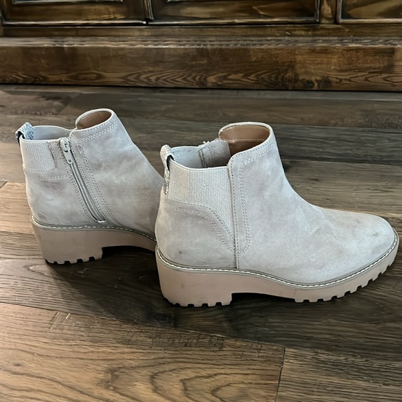 Universal Thread Taupe Ankle Boots - Picture 4 of 8